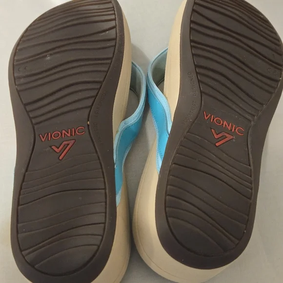 Vionic.   Sandals - Picture 3 of 3